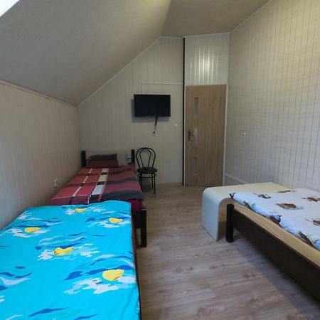 Pokoje Goscinne "U Karola" Pracownicze Ścinawa Exteriör bild
