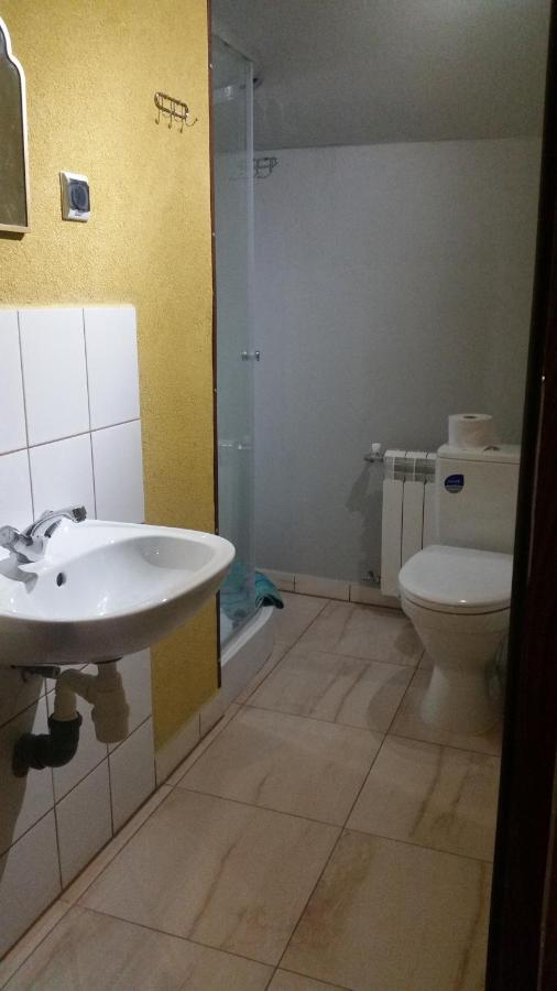 Pokoje Goscinne "U Karola" Pracownicze Ścinawa Exteriör bild