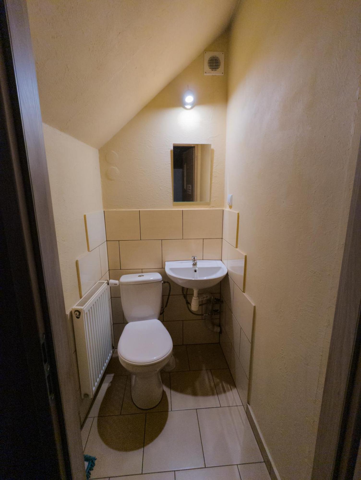 Pokoje Goscinne "U Karola" Pracownicze Ścinawa Exteriör bild