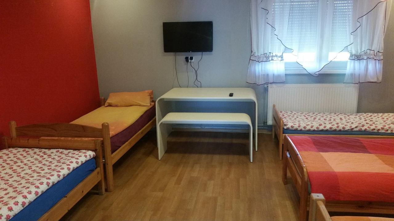 Pokoje Goscinne "U Karola" Pracownicze Ścinawa Exteriör bild